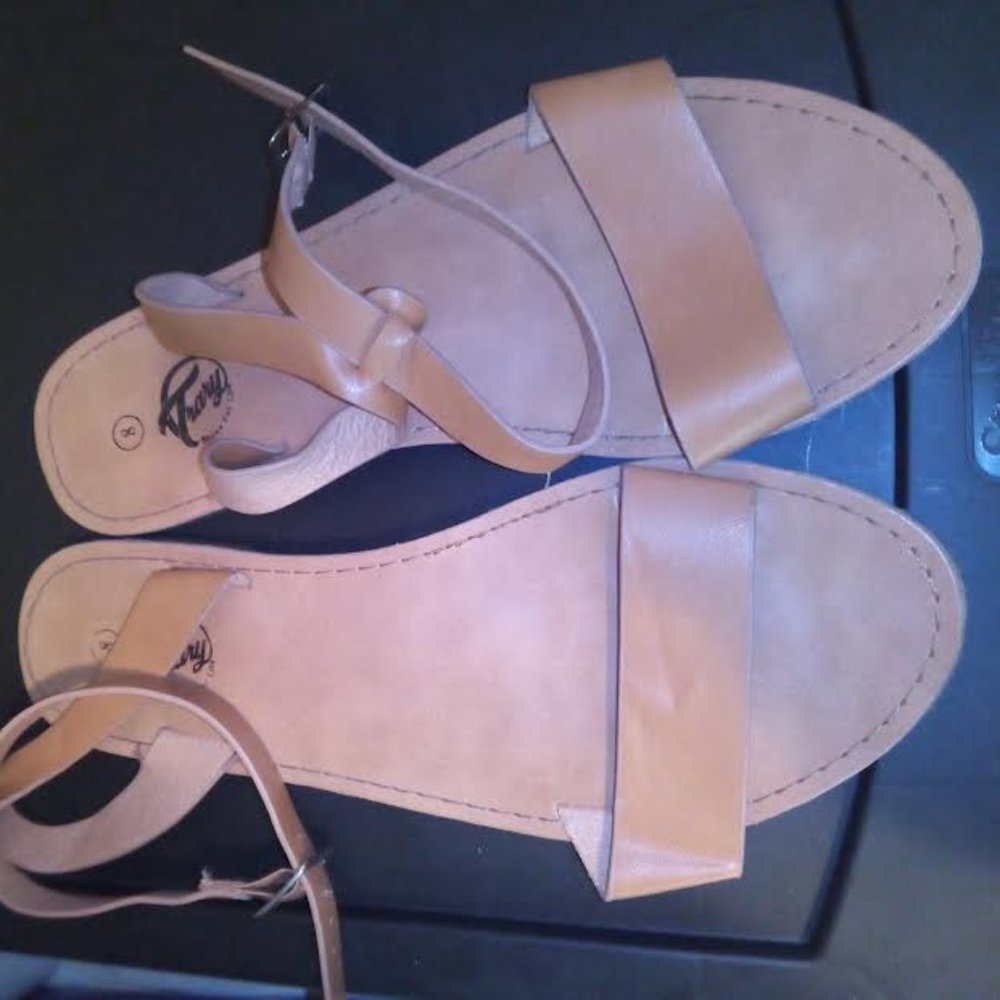 Women sandals Trary size 8